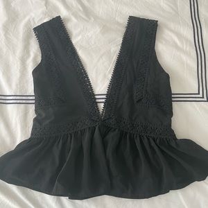 Boutique Low V-cut Top